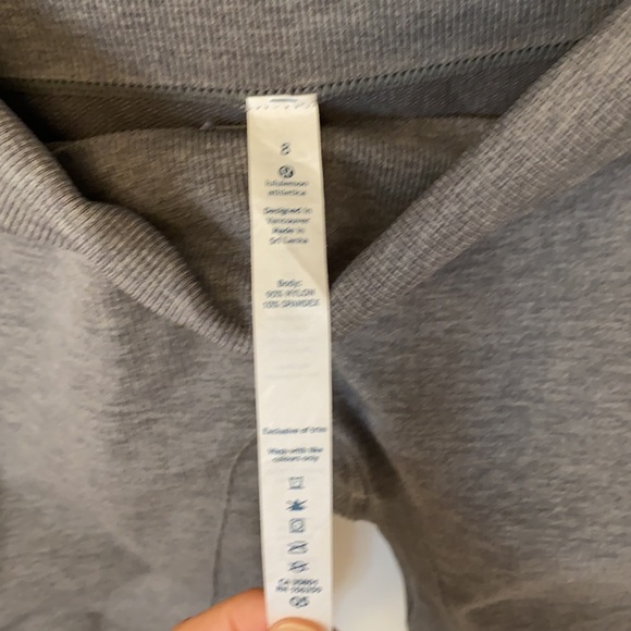 Lululemon tights/Capri ladies size 8 - Picture 5 of 5